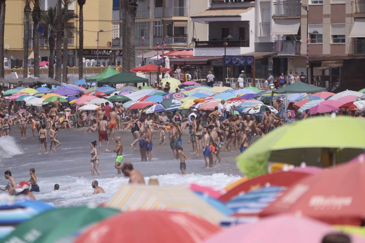 Fotos: Domingo de playa por todo lo alto en la Costa granadina