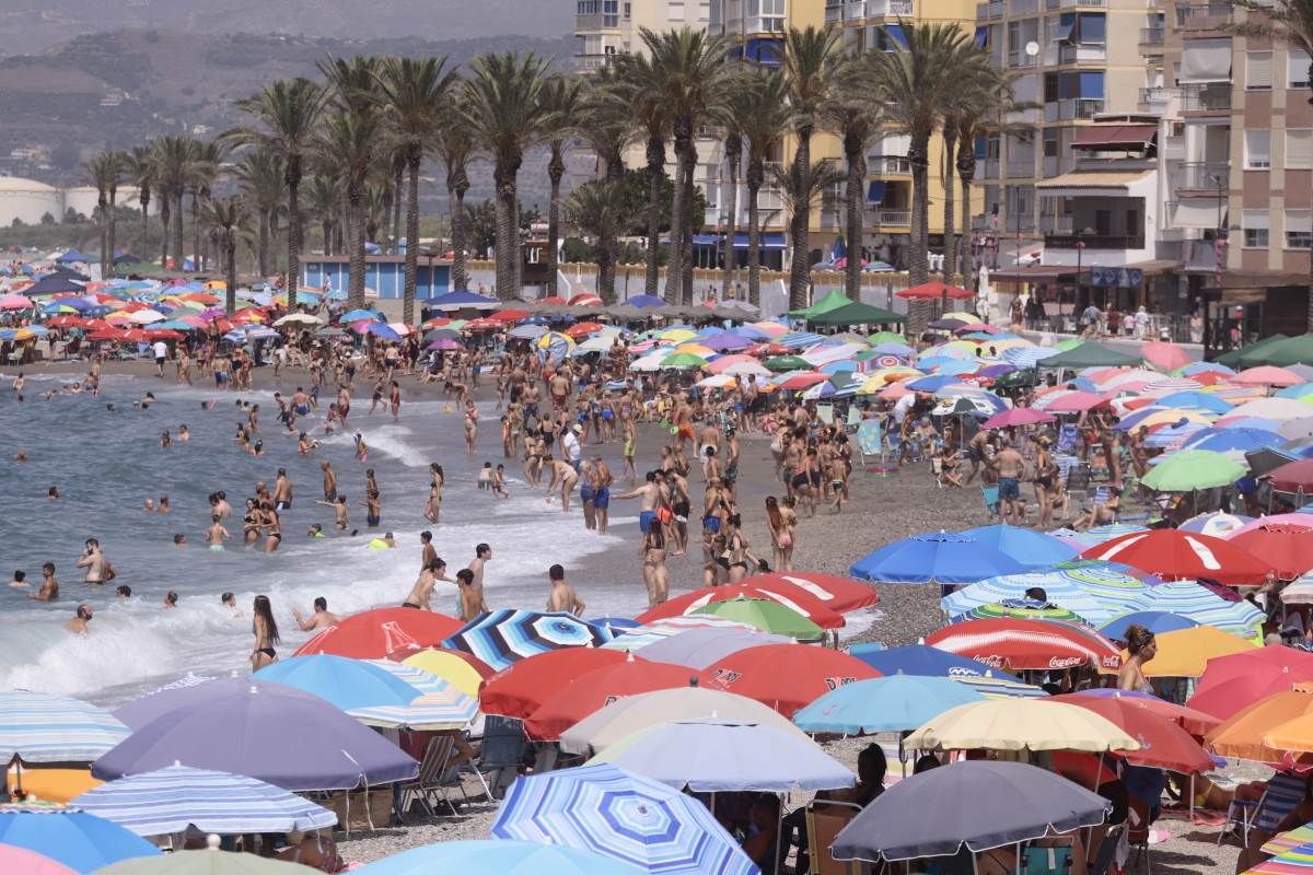 Fotos: Domingo de playa por todo lo alto en la Costa granadina