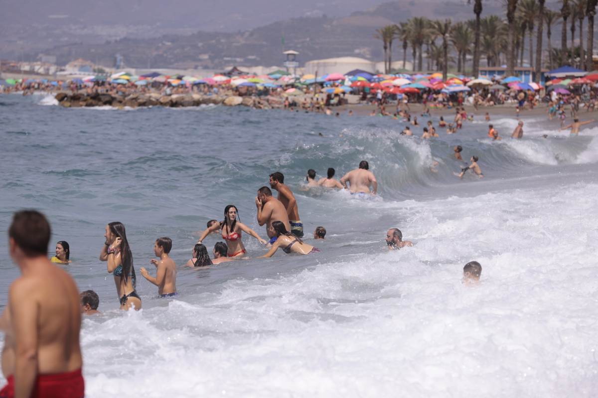Fotos: Domingo de playa por todo lo alto en la Costa granadina