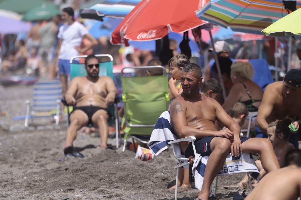 Fotos: Domingo de playa por todo lo alto en la Costa granadina