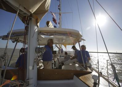 Imagen secundaria 1 - Viaje histórico desde Sevilla | Elcano marcó el rumbo