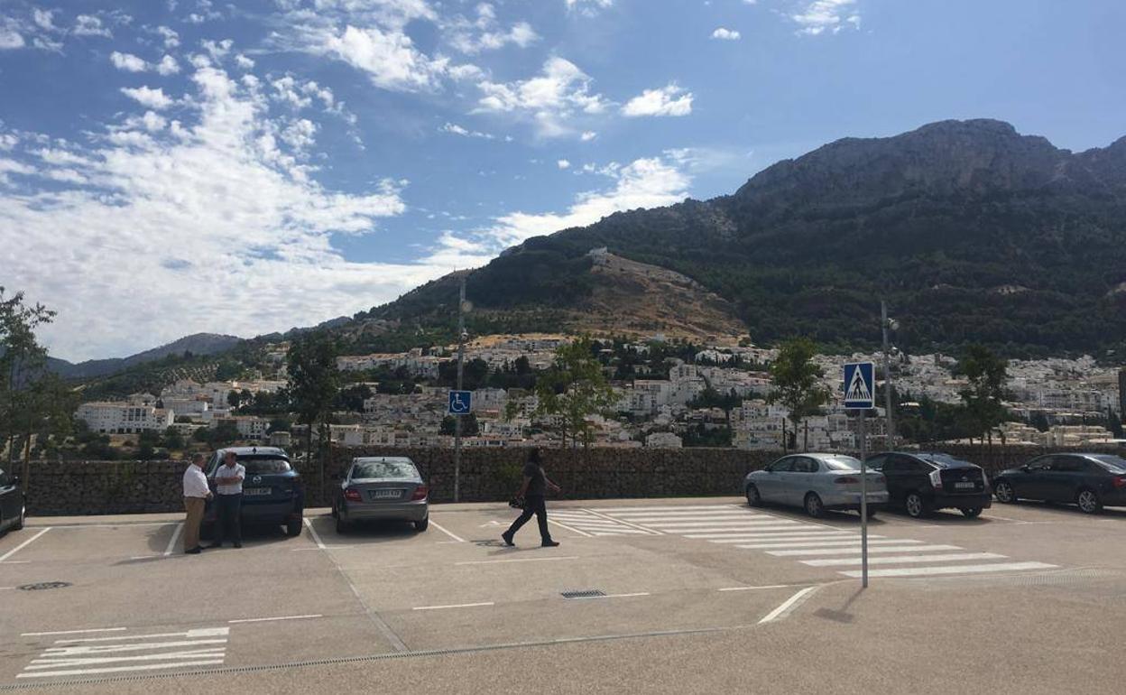 Sanidad en Jaén | Acuerdan ampliar el parking del hospital de Cazorla, recién construido, y sin inaugurar aún