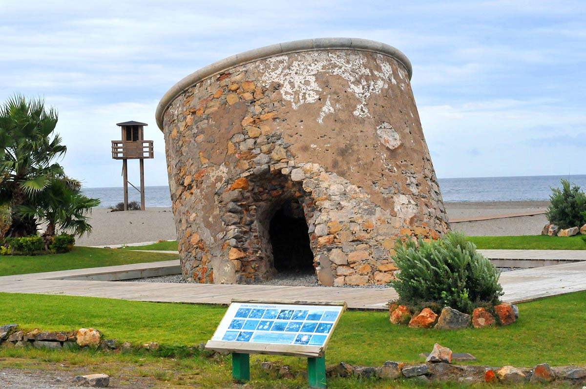 Imagen secundaria 1 - Faro de Sacratif; Farillo de Calahonda; Faro de Castell de Ferro 