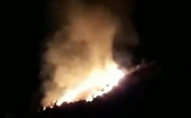 Misterioso incendio en Sierra Nevada: «Vimos una bengala y a los quince minutos comenzó el fuego»