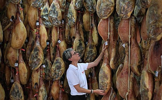 El tiempo entre jamones en Granda