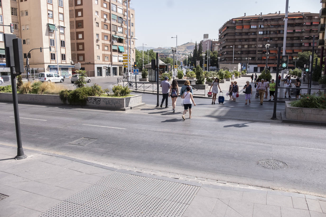 El paso en Camino de Ronda con Plaza Einstein, inexistente.