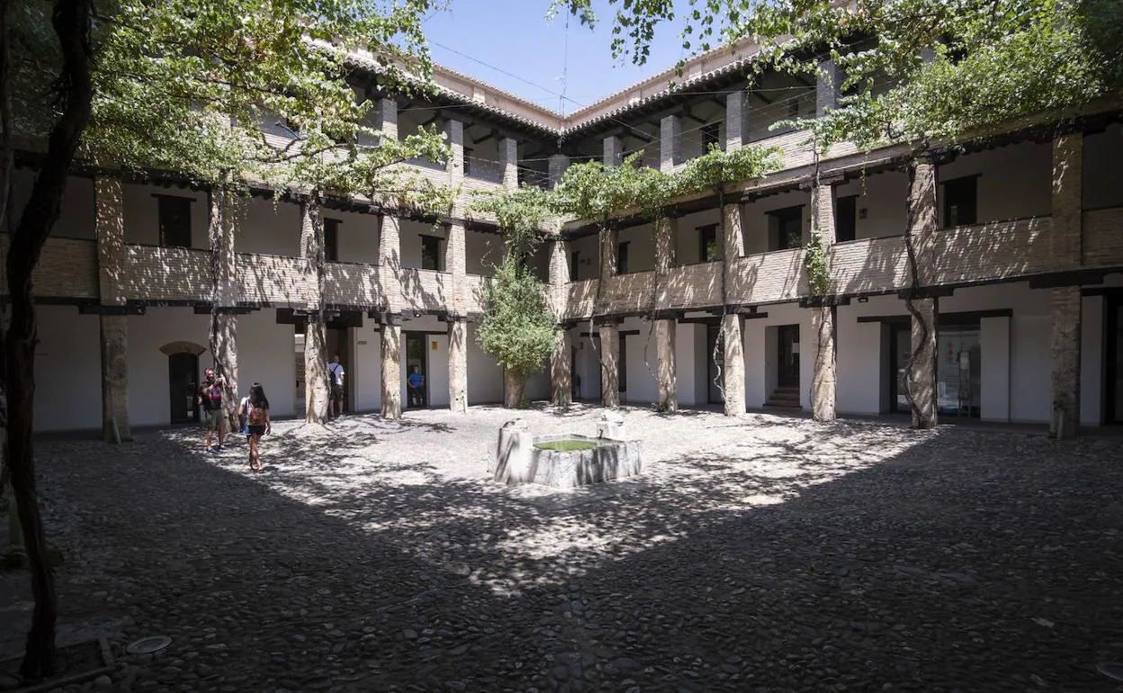 Turismo en Granada: los secretos del Corral del Carbón, un monumento emblema de la ciudad