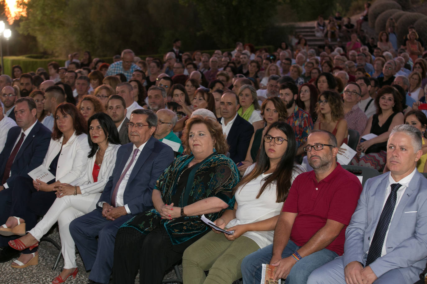 El actor Carmelo Gomez junto al nieto y la bisnieta de Agustín, el carpintero de El Fargue fusilado en la Guerra Civil, pusieron voz en el 83 aniversario de la muerte de García Lorca.