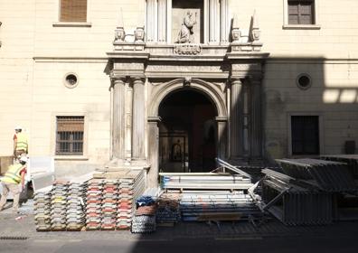 Imagen secundaria 1 - Los andamios comienzan a instalarse en San Juan de Dios