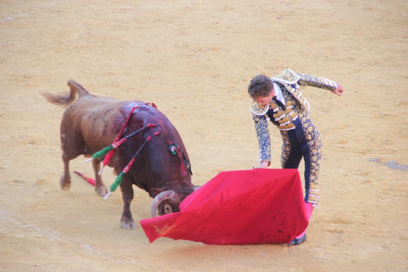 Fotos: La tarde de toros del lunes de Feria en Almería, foto a foto