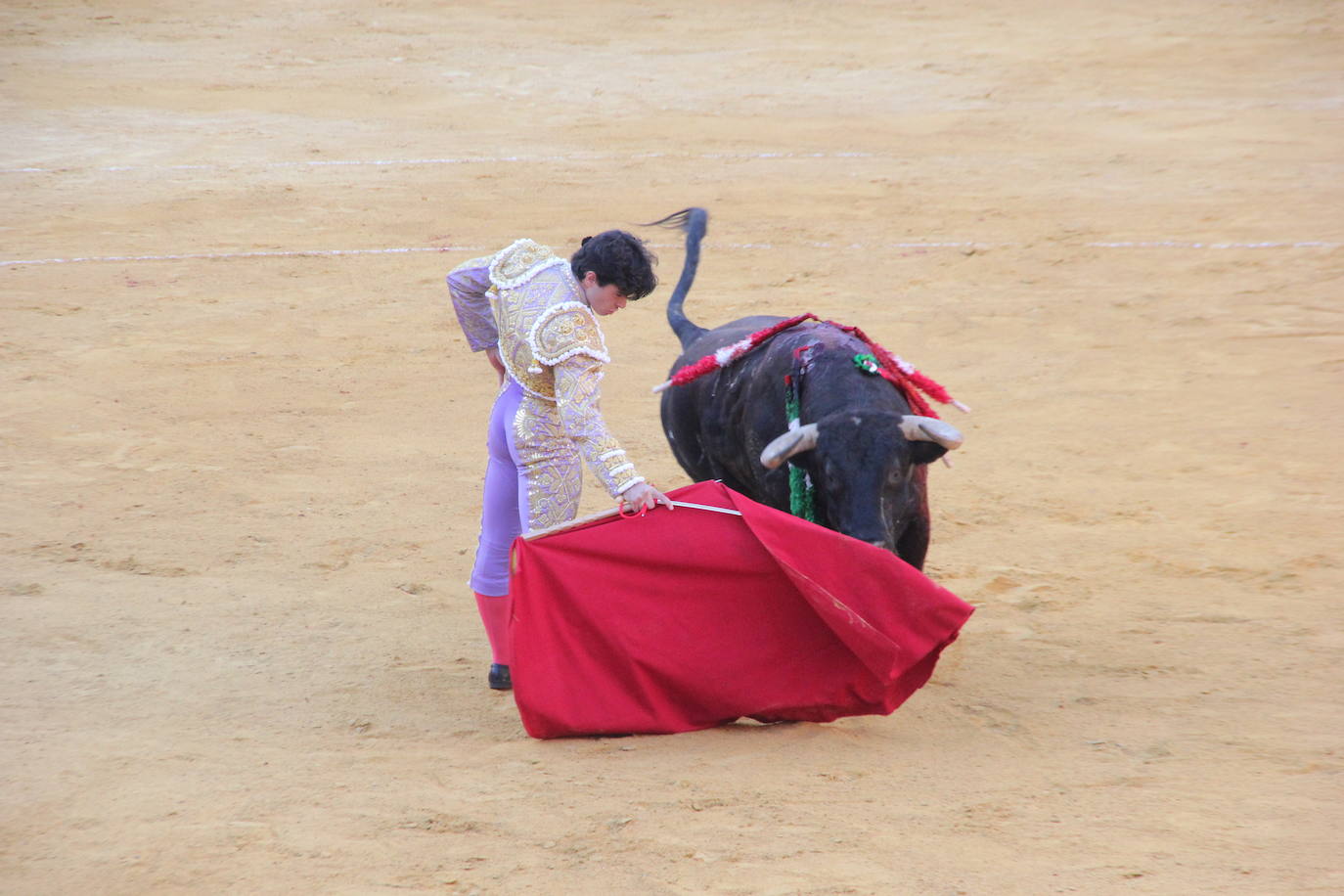 Fotos: La tarde de toros del lunes de Feria en Almería, foto a foto