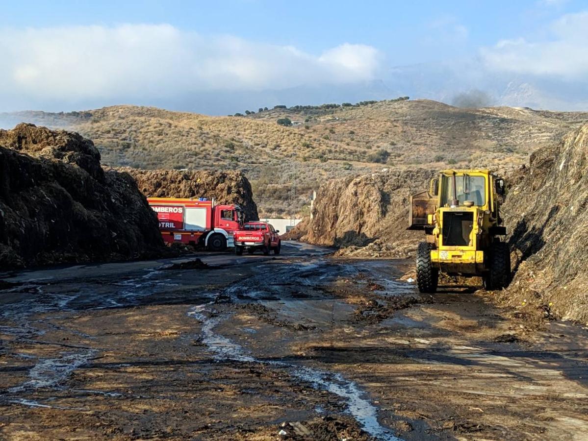 La aparatosa columna de humo impidió la visibilidad de los conductores en la carretera