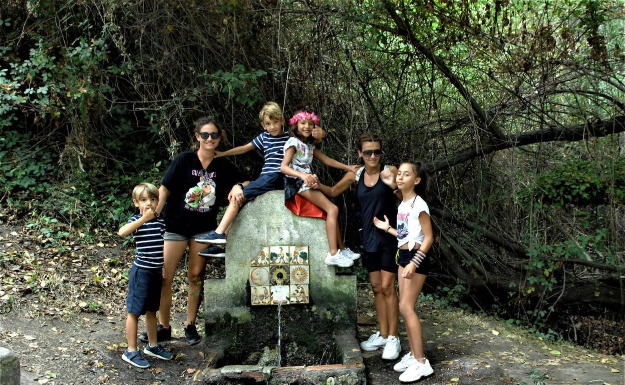 La Fuente de la Gaseosa de Ferreirola se convierte en uno de los lugares más visitados de La Alpujarra