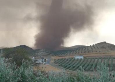 Imagen secundaria 1 - Gota fría en Andalucía | Varios tornados y lluvias fuertes sorprenden a Campillos