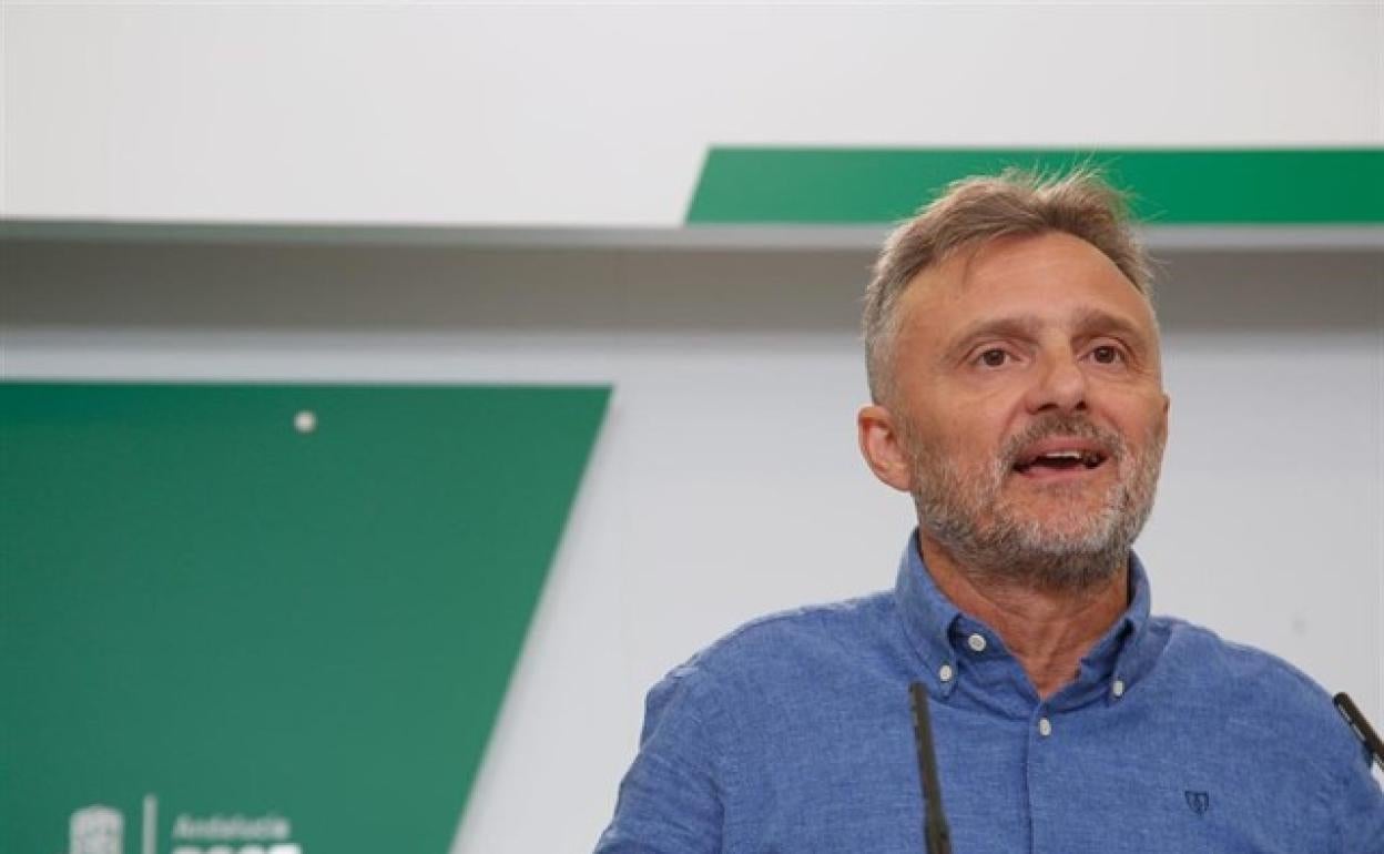 Crisis de la listeriosis | El PSOE-A critica que Moreno «se vaya a Galicia de vacaciones»