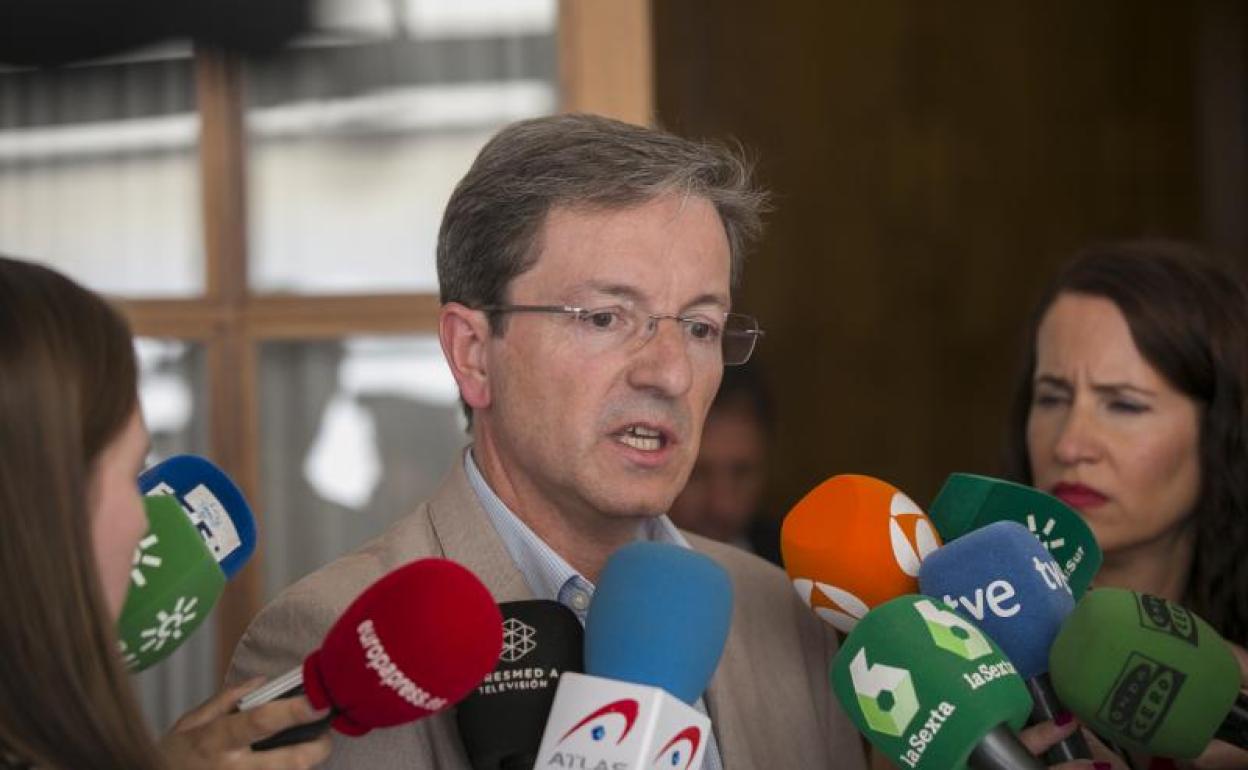 Alerta sanitaria | Salud pide a las embarazadas que puedan tener síntomas de listeriosis «que no tengan dudas en consultar al médico»