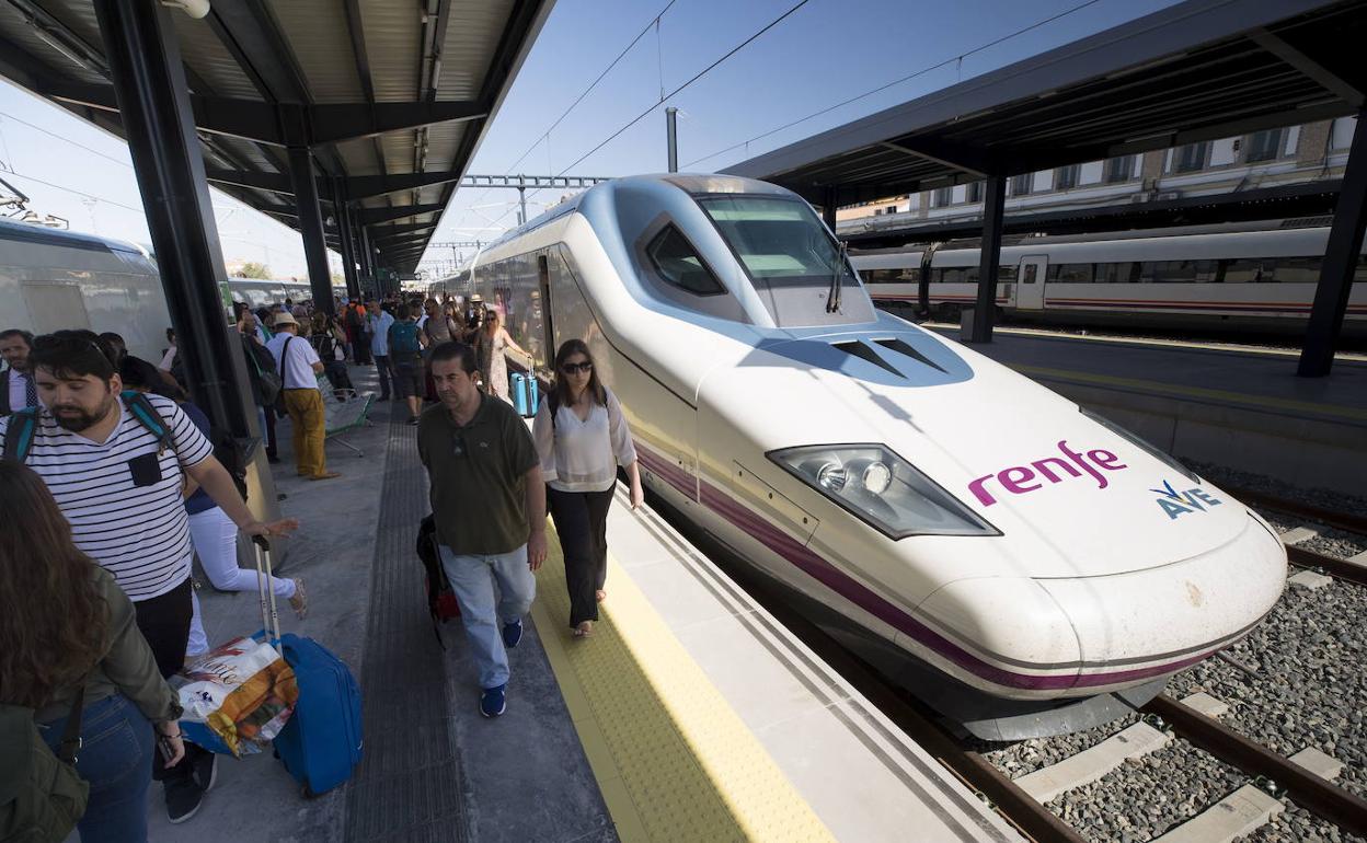 Más trenes en Granada: para viajar a Málaga, Córdoba y Sevilla