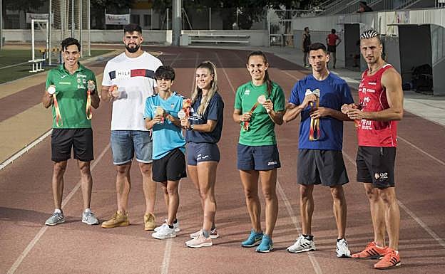 Arián Téllez, Lorenzo Hernández, María Pérez, Andrea Serrano, Sonia Molina, Dani Rodríguez y Mario López Moure, de izq. a dcha. 