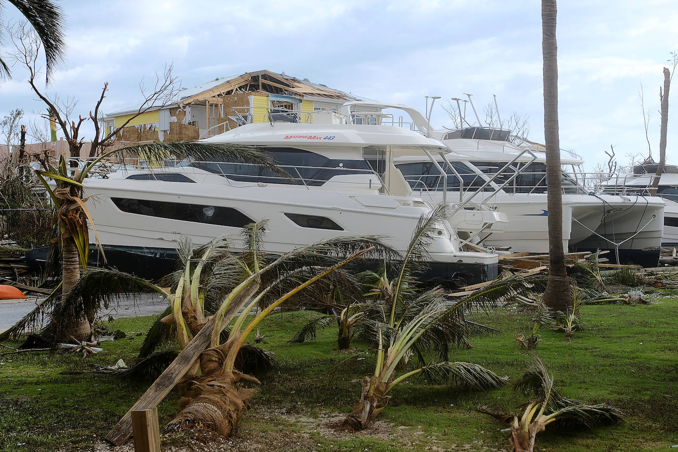 Fotos: Huracán Dorian deja al menos 20 muertos, desvasta Bahamas y hay 70.000 personas necesitan ayuda inmediata
