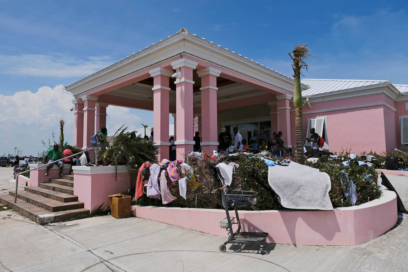 Fotos: Huracán Dorian deja al menos 20 muertos, desvasta Bahamas y hay 70.000 personas necesitan ayuda inmediata