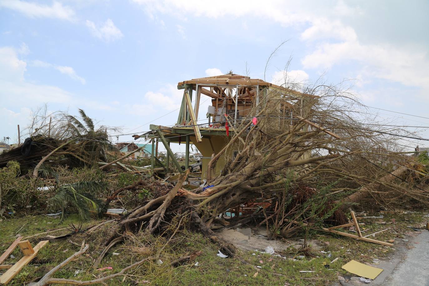 Fotos: Huracán Dorian deja al menos 20 muertos, desvasta Bahamas y hay 70.000 personas necesitan ayuda inmediata