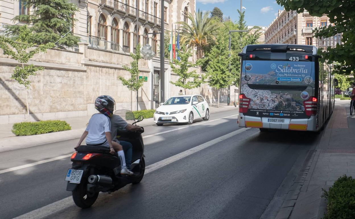 Cambio en los autobuses urbanos de Granada: los vecinos recogen firmas
