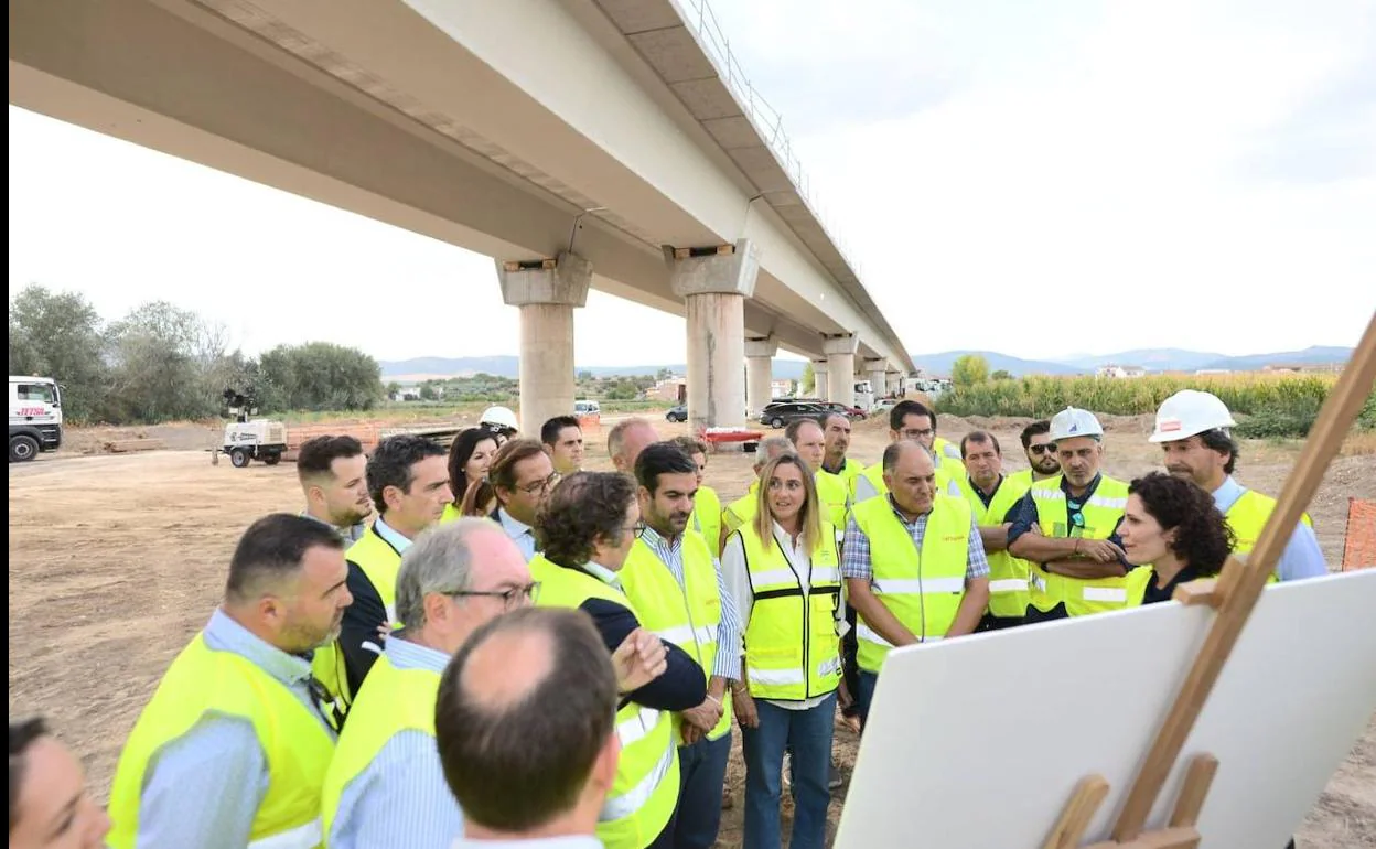 Puente de Huétor Tájar: finaliza la colocación de vigas