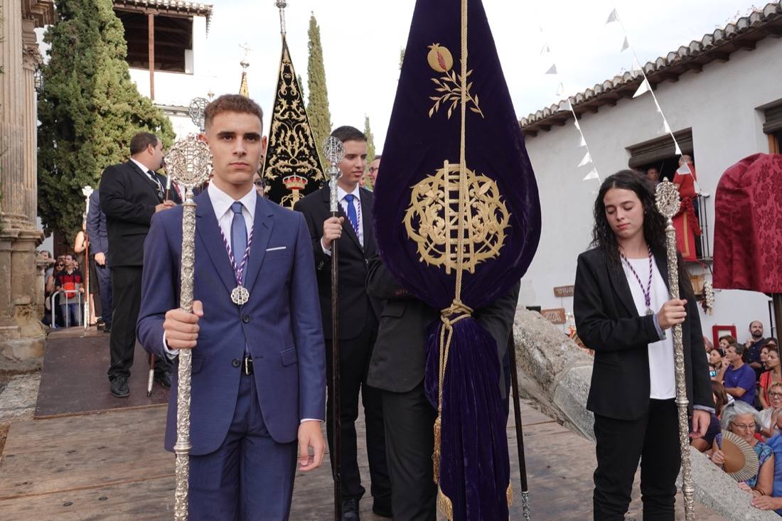 Así ha sido el recorrido de la Virgen de la Aurora por las calles de Granada