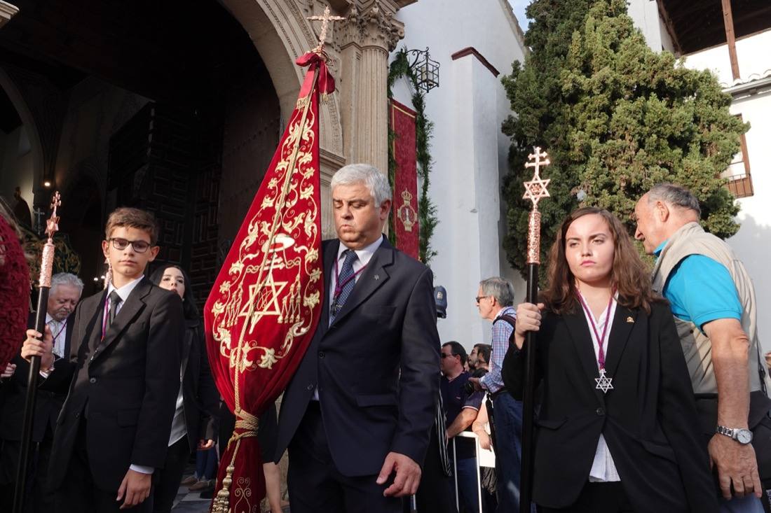 Así ha sido el recorrido de la Virgen de la Aurora por las calles de Granada
