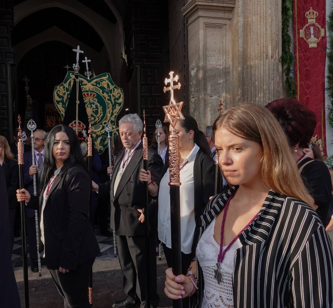 Así ha sido el recorrido de la Virgen de la Aurora por las calles de Granada