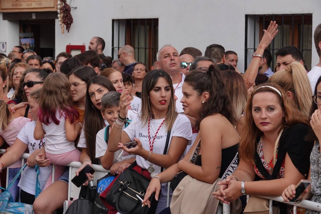 Así ha sido el recorrido de la Virgen de la Aurora por las calles de Granada
