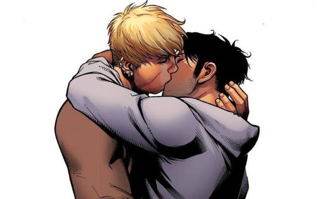 Viñeta en que Wiccan y Hulkling se besan. 