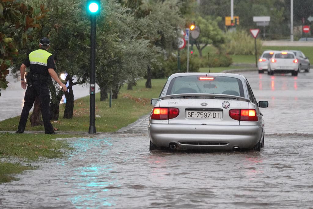 Fotos: Una gran tormenta inunda Granada y deja más de 150 incidencias