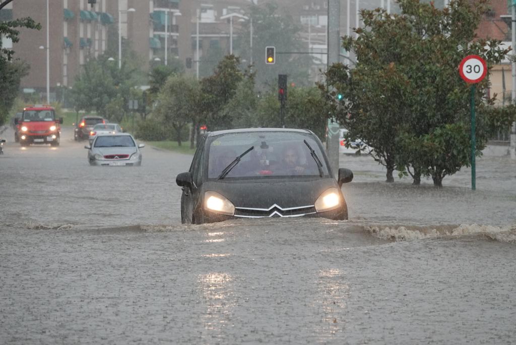 Fotos: Una gran tormenta inunda Granada y deja más de 150 incidencias
