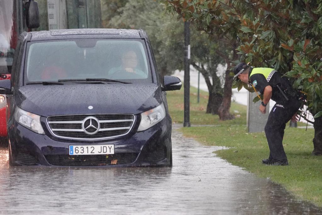 Fotos: Una gran tormenta inunda Granada y deja más de 150 incidencias