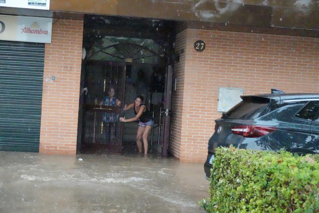 Fotos: Una gran tormenta inunda Granada y deja más de 150 incidencias