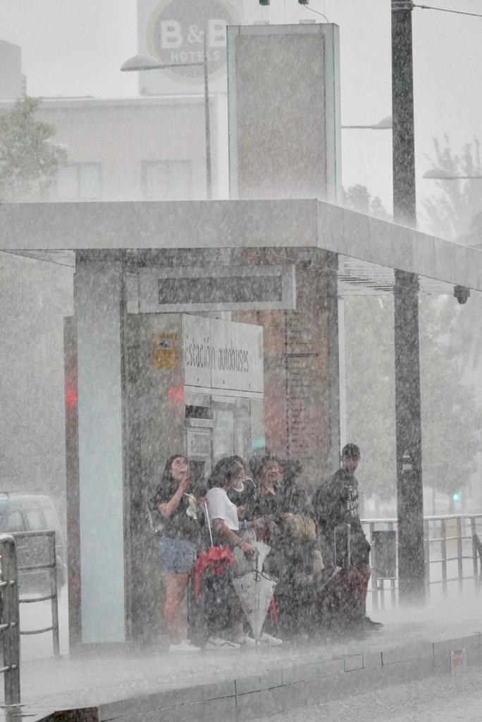 El cuerpo de Bomberos de la capital registra una enorme cantidad de llamadas en apenas unos minutos