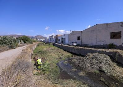 Imagen secundaria 1 - Por orden, la rambla de Ogíjares, la de los Álamos y la de Brujas en Motril.