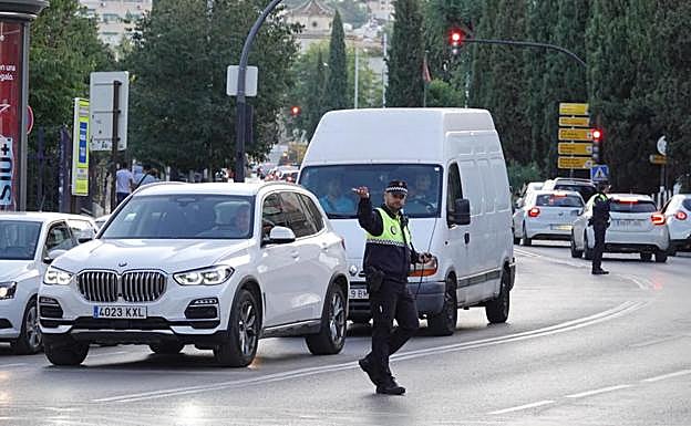 Imagen principal - Con la vuelta al cole regresa el tráfico, el ruido en los pasillos y el jaleo en los patios. 