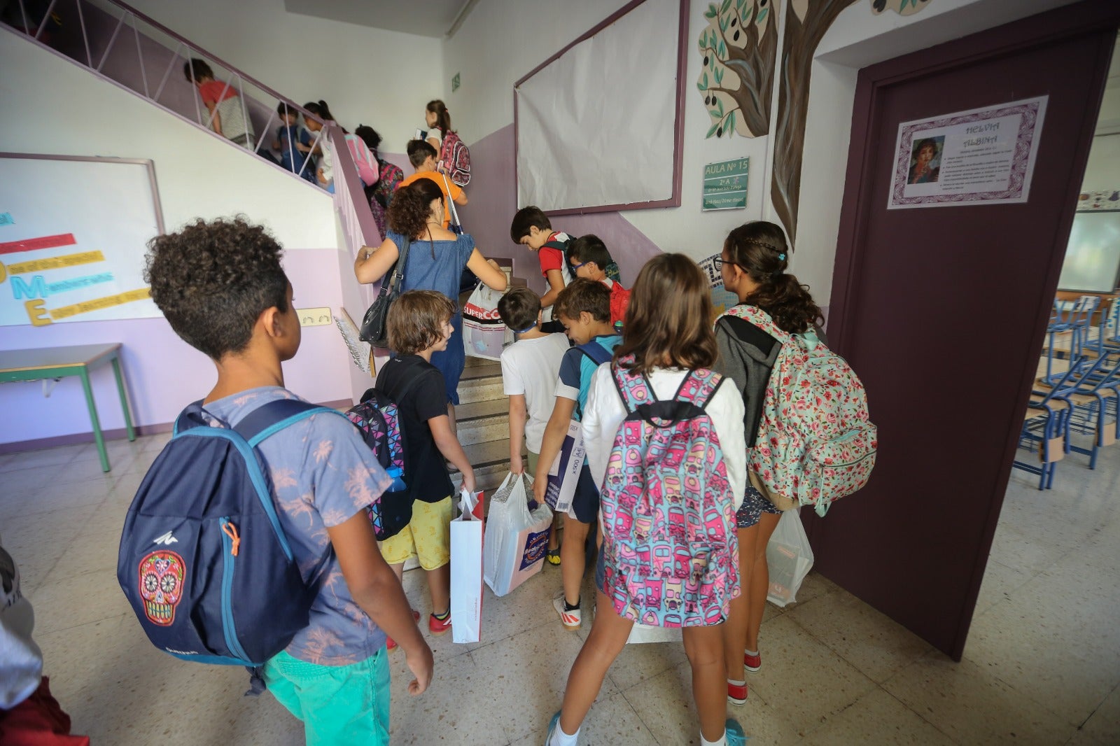 Miles de pequeños de la capital y la provincia han regresado este martes a las aulas para el curso académico 2019/2020 