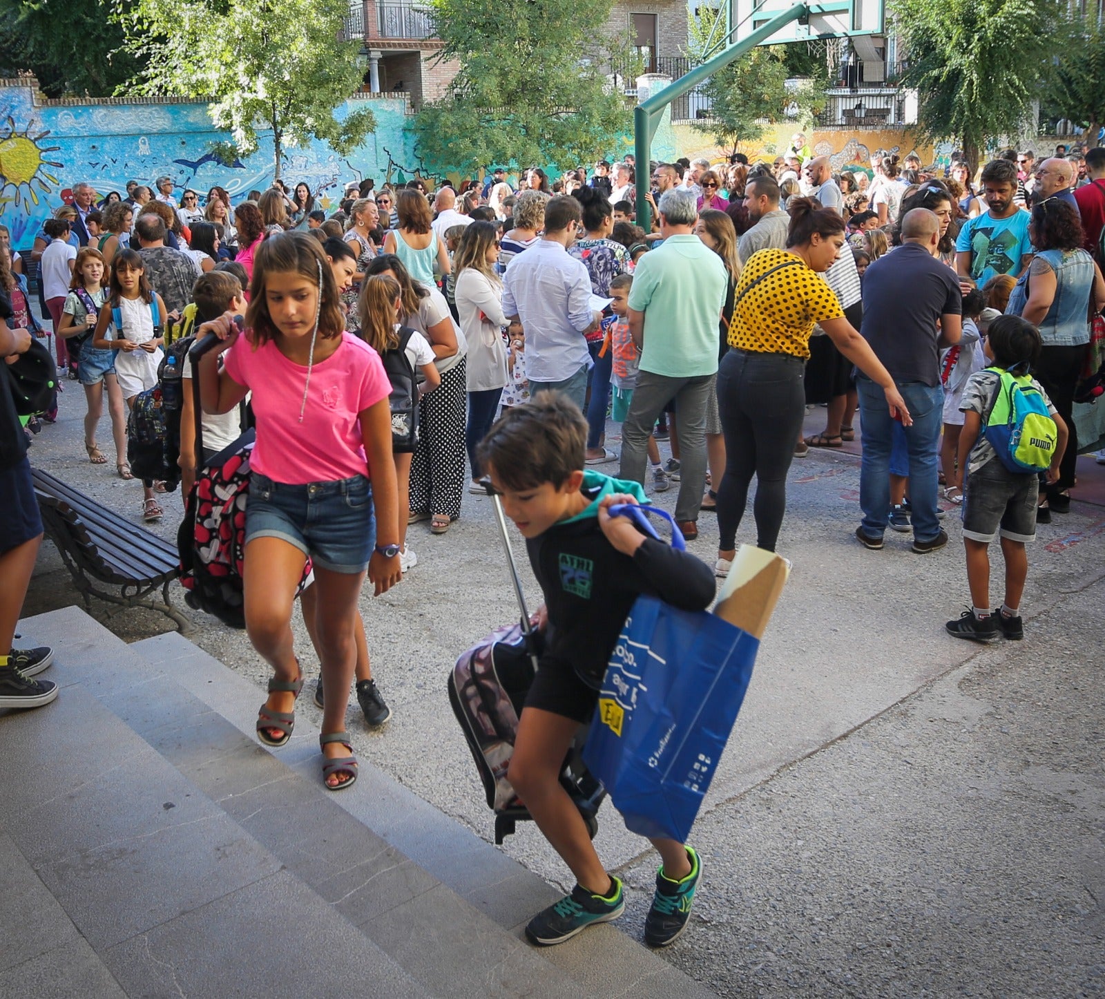 Miles de pequeños de la capital y la provincia han regresado este martes a las aulas para el curso académico 2019/2020 