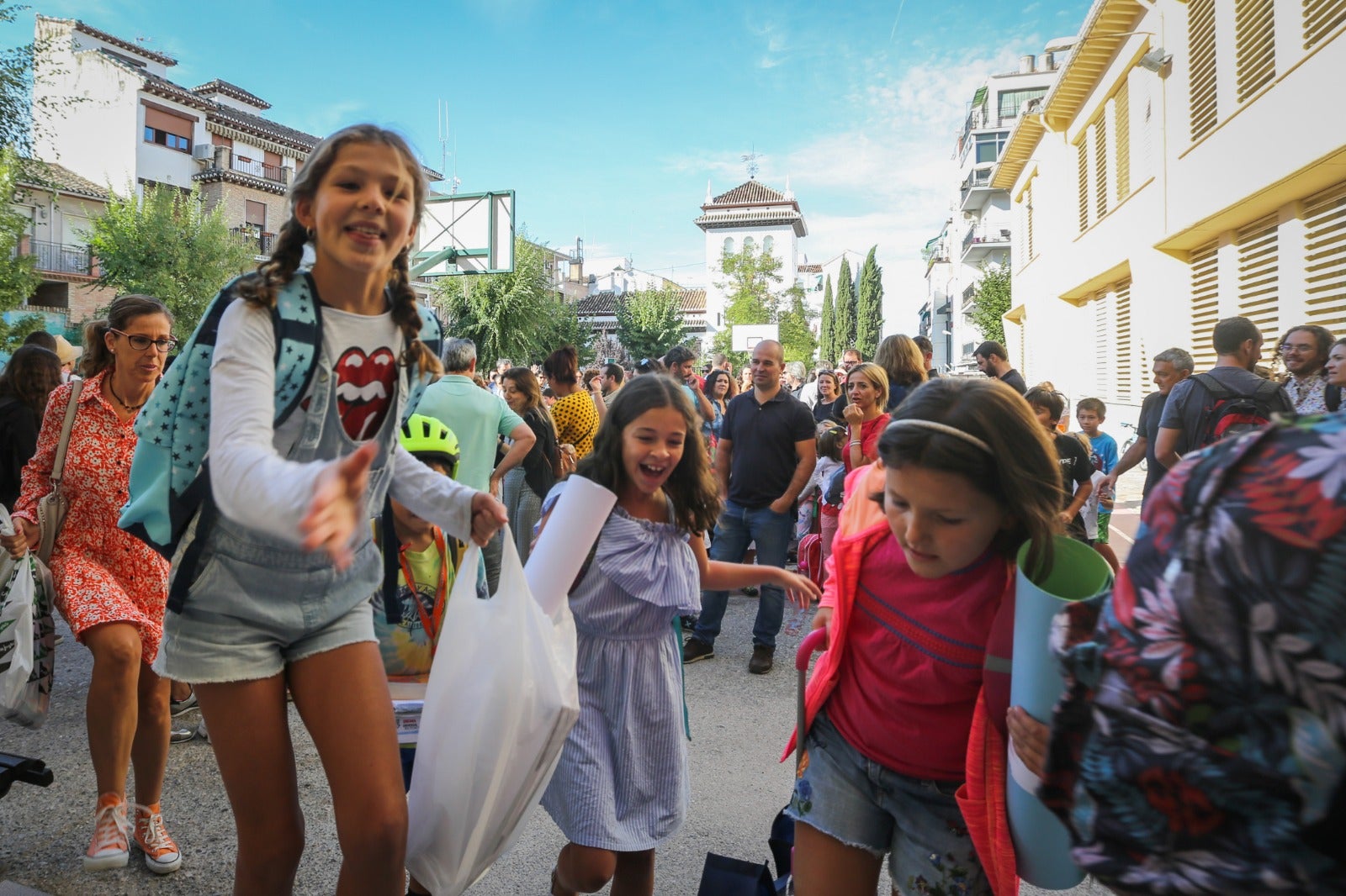 Miles de pequeños de la capital y la provincia han regresado este martes a las aulas para el curso académico 2019/2020 