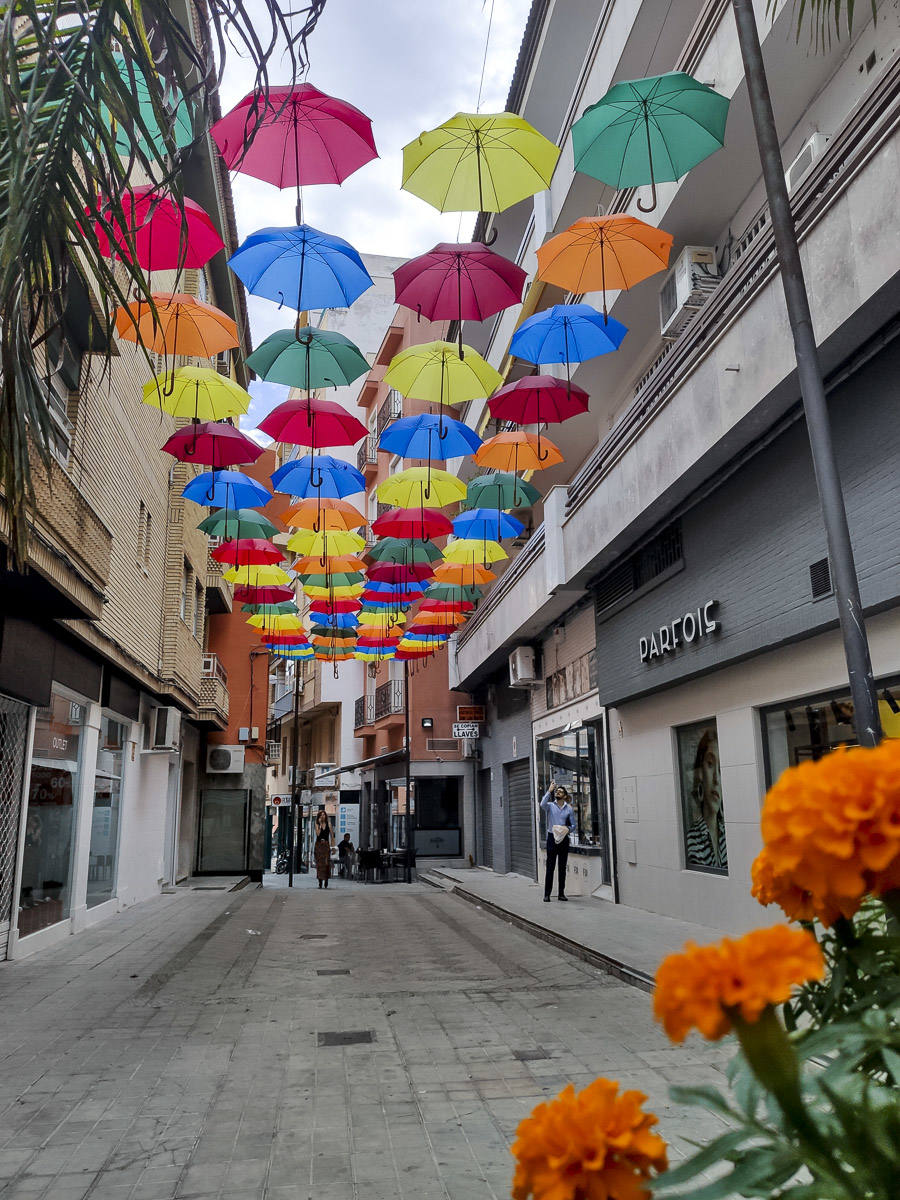 Motril, decorada con paraguas de colores