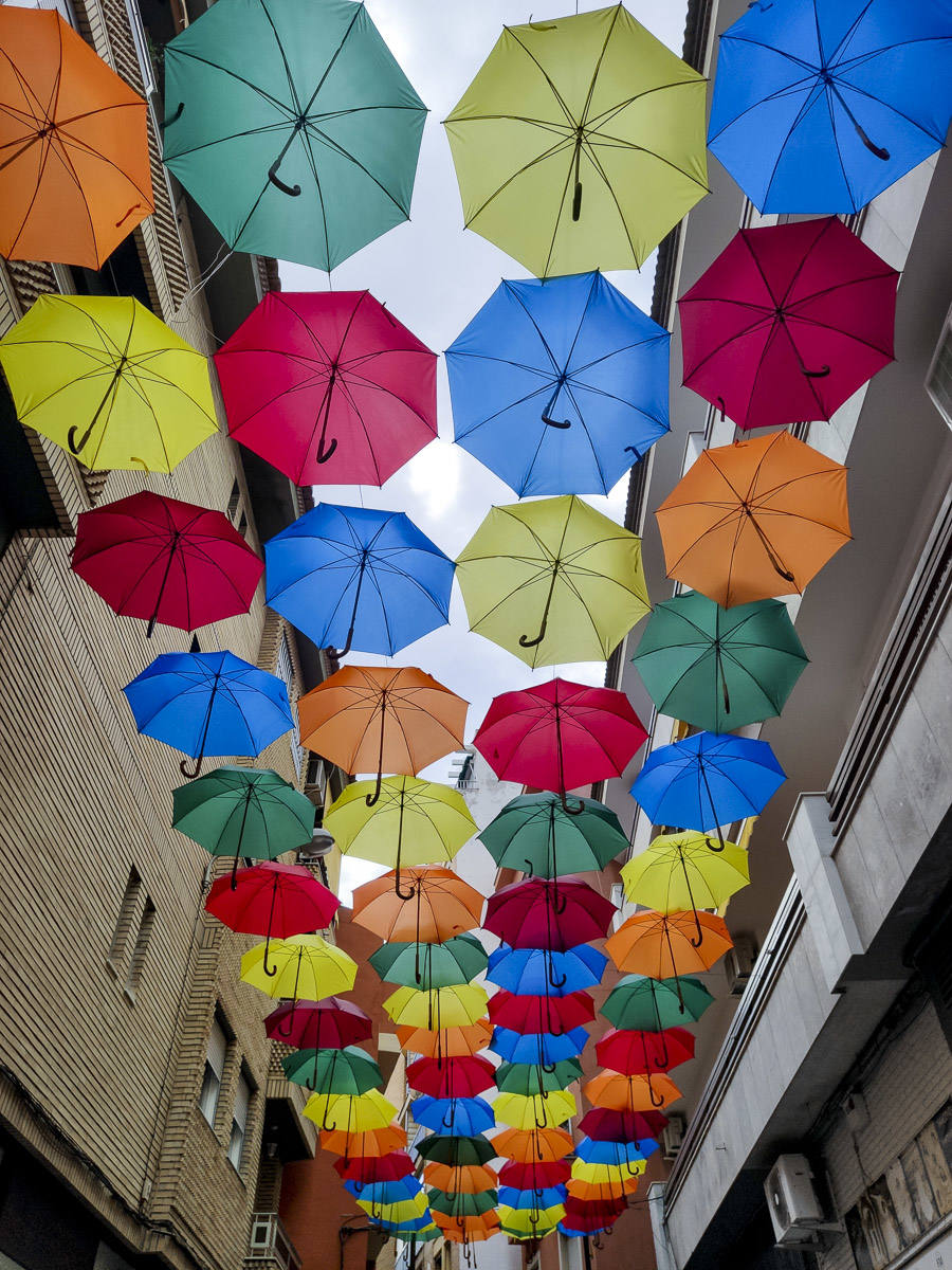 Motril, decorada con paraguas de colores