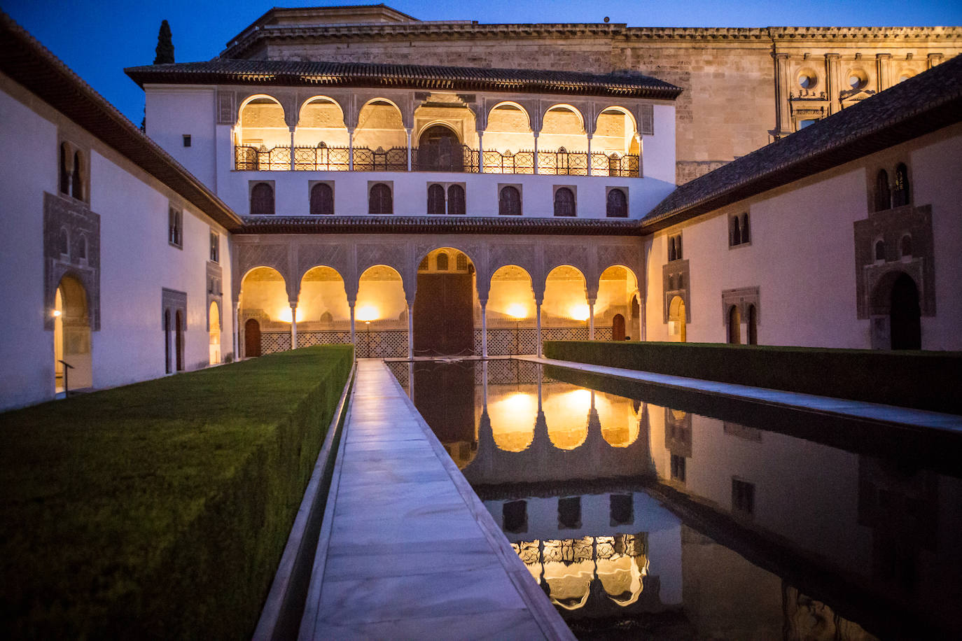 Reflejos en el 'patio central del alcázar', nombre original del patio de Comares.