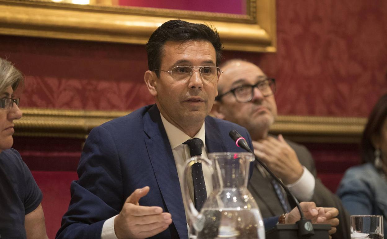 El PSOE exige al bipartito que «atienda a las necesidades» de los comerciantes