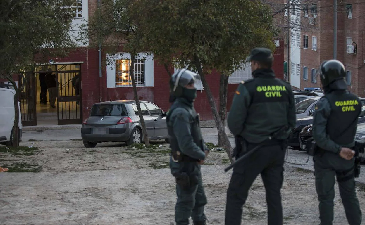 Detenidos en Granada | La Guardia Civil captura a 18 personas reclamadas por la justicia en agosto