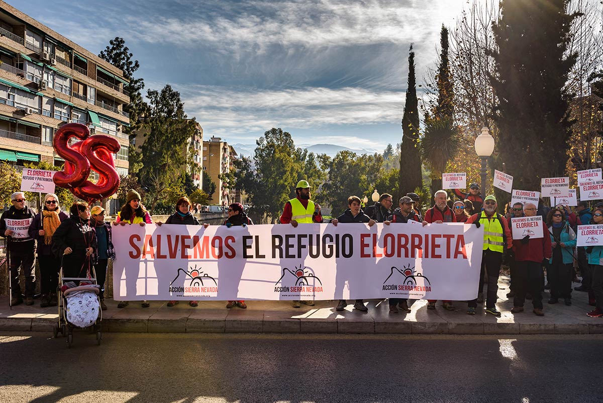 Imágenes del refugio de Elorrieta, situado en Sierra Nevada a 3.178 metros de altitud, la estructura construida en 1930 que los granadinos reivindican que sea restaurada y adaptada a un uso montañero