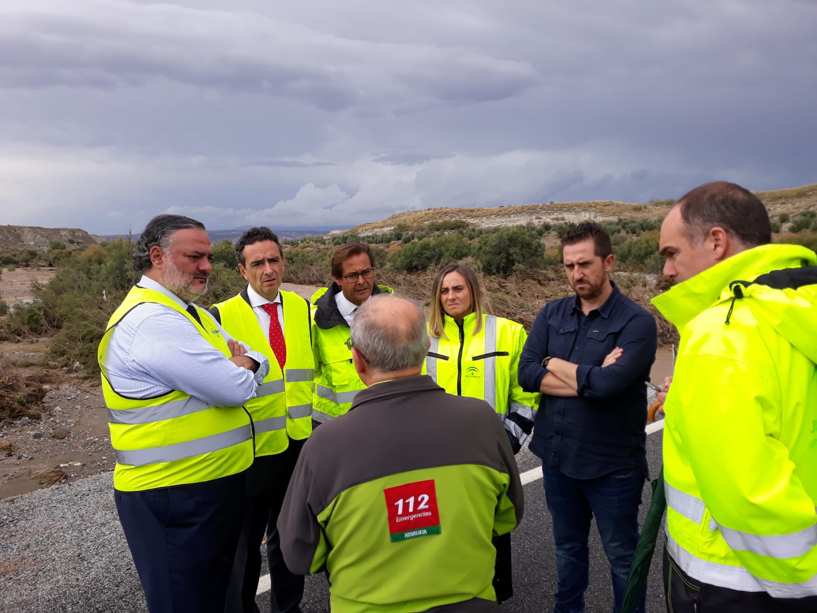 La consejera de Fomento de la Junta de Andalucía ha visitado este viernes la zona junto a otros dirigentes políticos y técnicos del área.