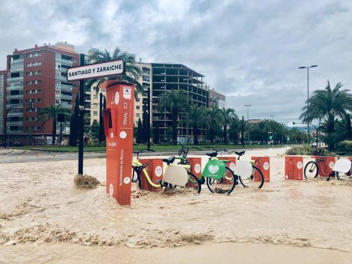 La avenida Juan de Borbón de Murcia, convertida en un río.